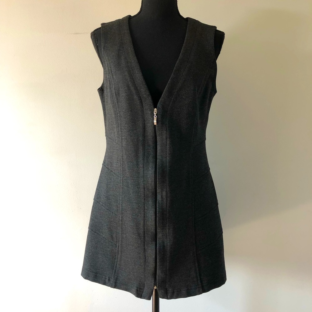 Women’s Soft Works Black Deep V Front Zip up Tunic size 8